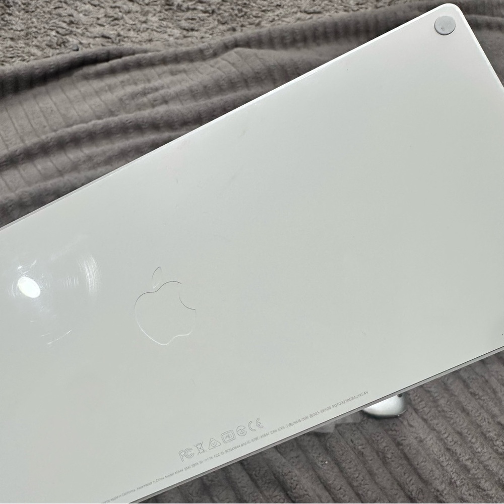 Apple White Magic Keyboard and Mouse Combo - Picture 3 of 8